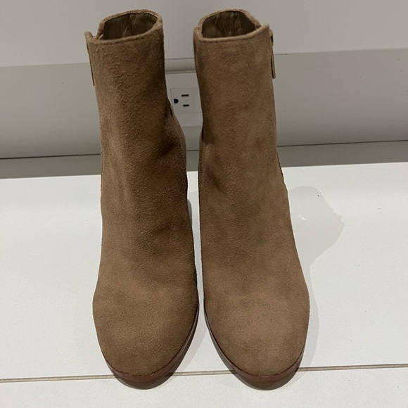 Tan Michael Kors Ankle Booties- like new! Size 7 - Picture 6 of 10